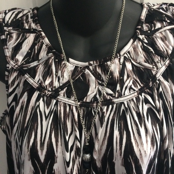 SoldGorgeous Body Flattering Dress - Picture 3 of 4